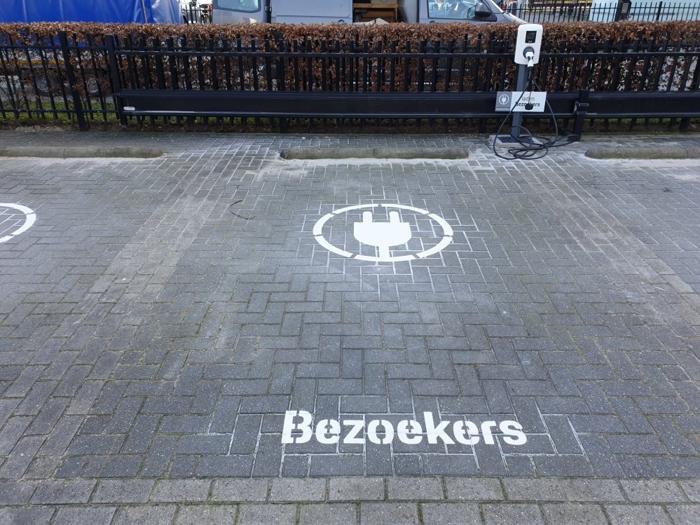 Parkeerplaats Bezoekers laadlogo symbool Traffictotaal.nl
