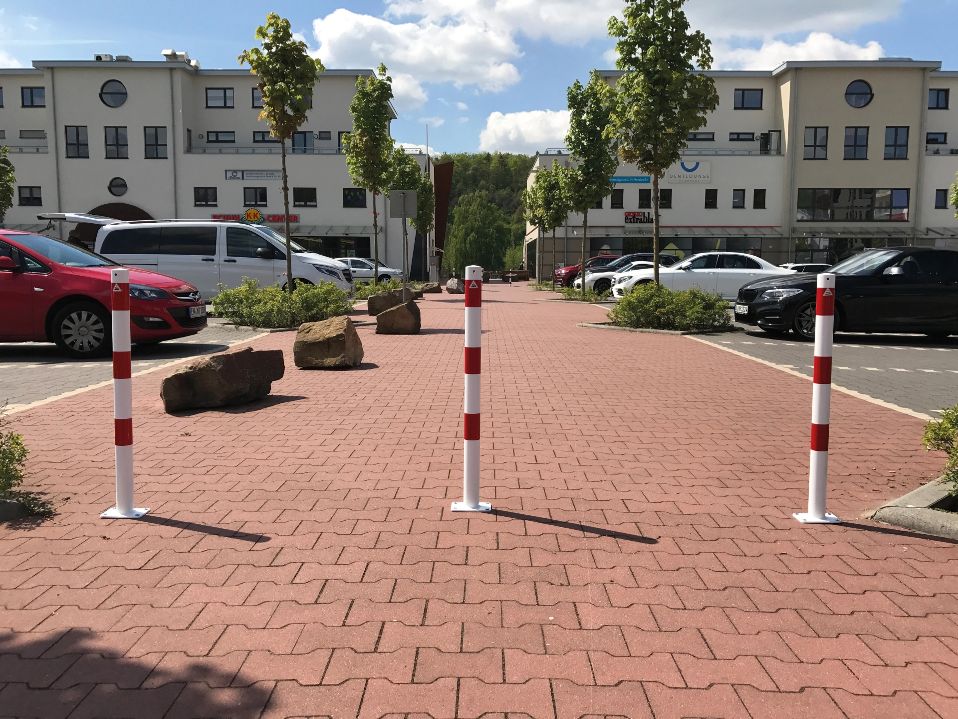 Parkeerpalen - Afzetpaal rond met grondplaat rood wit
