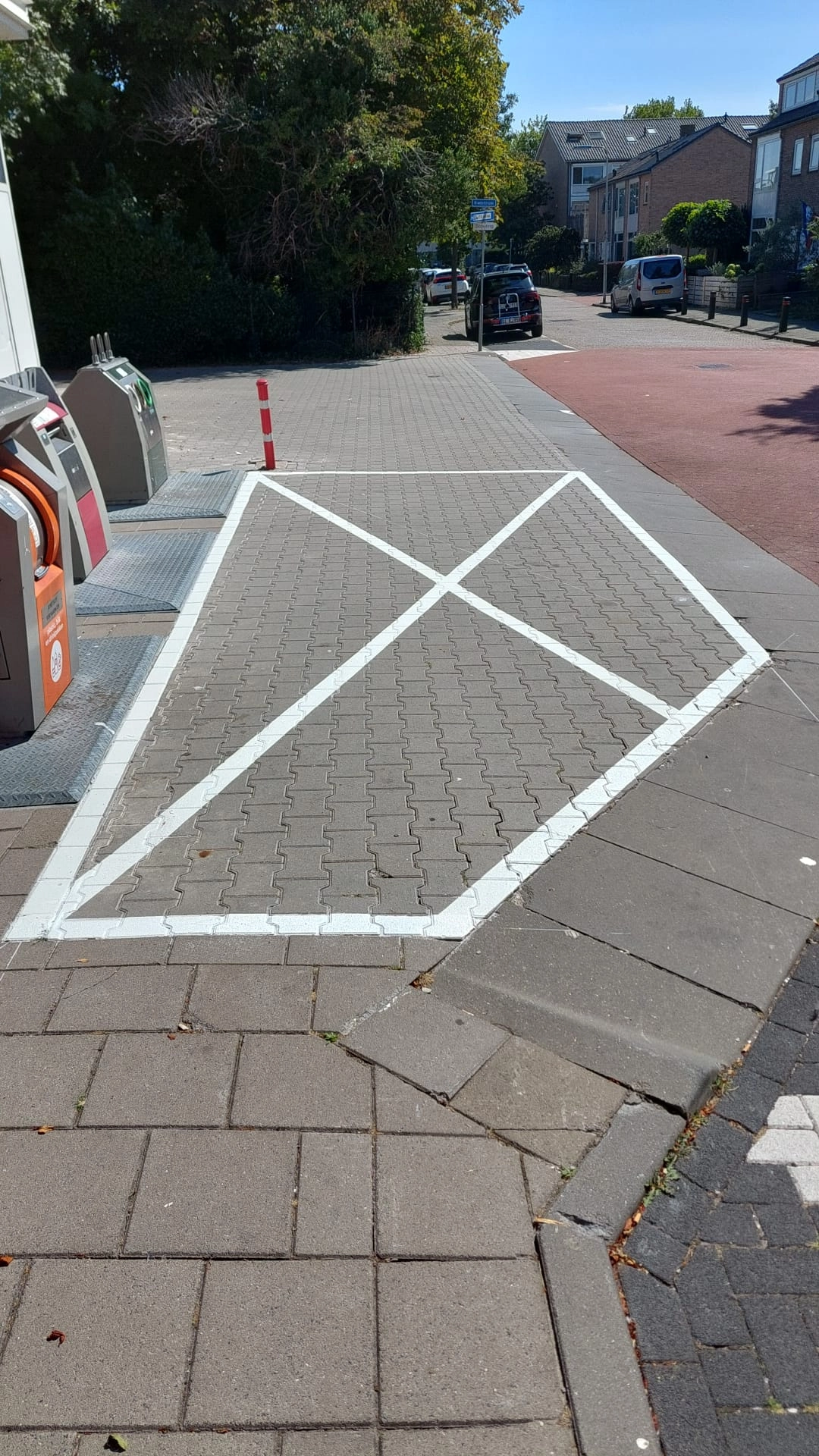 Niet parkeren wegmarkering - kruis-wegmarkering-aanduiding