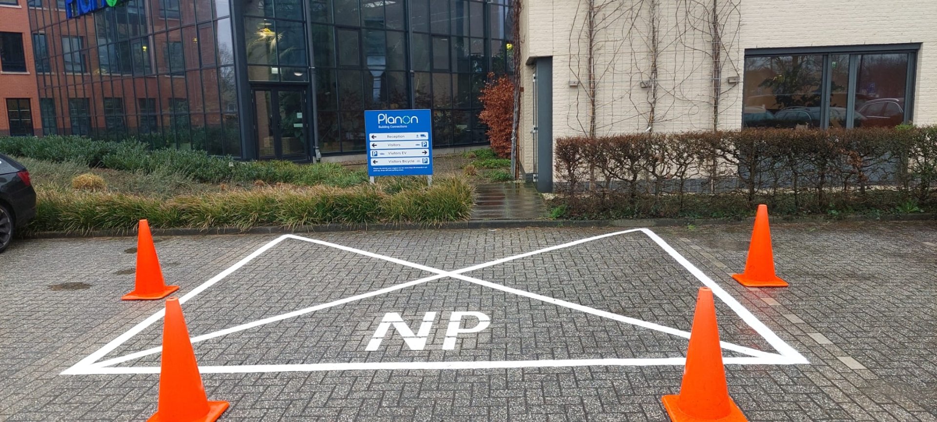 Niet parkeren wegmarkering - kruismarkering niet parkeren wegmarkering