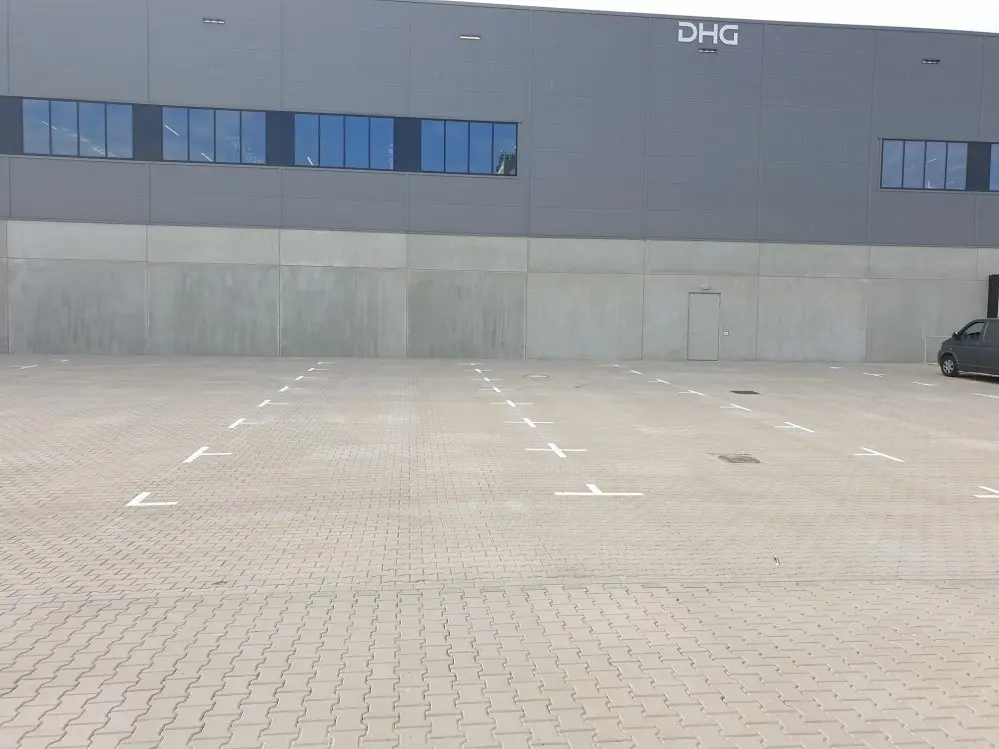 Parkeerplaats belijning - parkeerplaats-puntstukjes-parkeerplek-Traffictotaal.nl