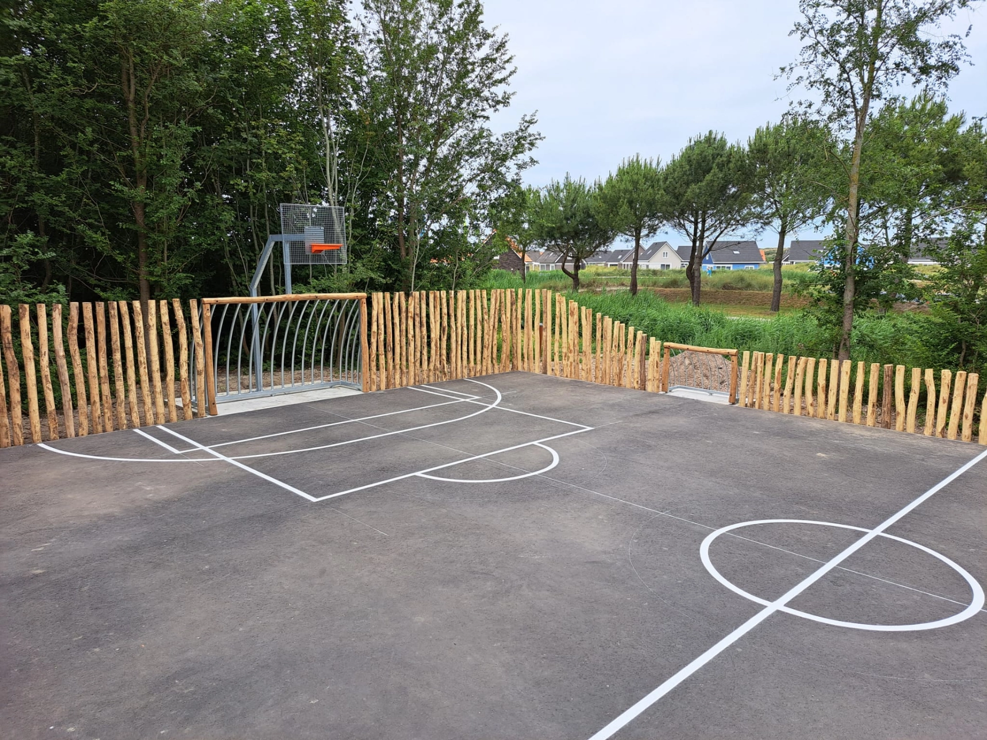 Schoolplein spel markering - voetbalveld-basketveld-belijning
