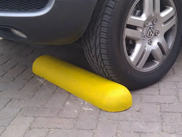 varkensrug-beton-rond-geel....